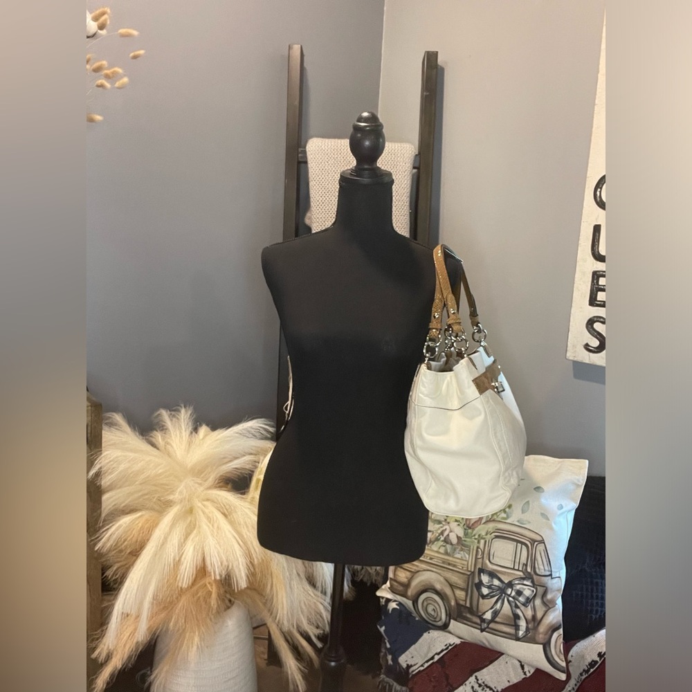Coach leather shoulder bag white